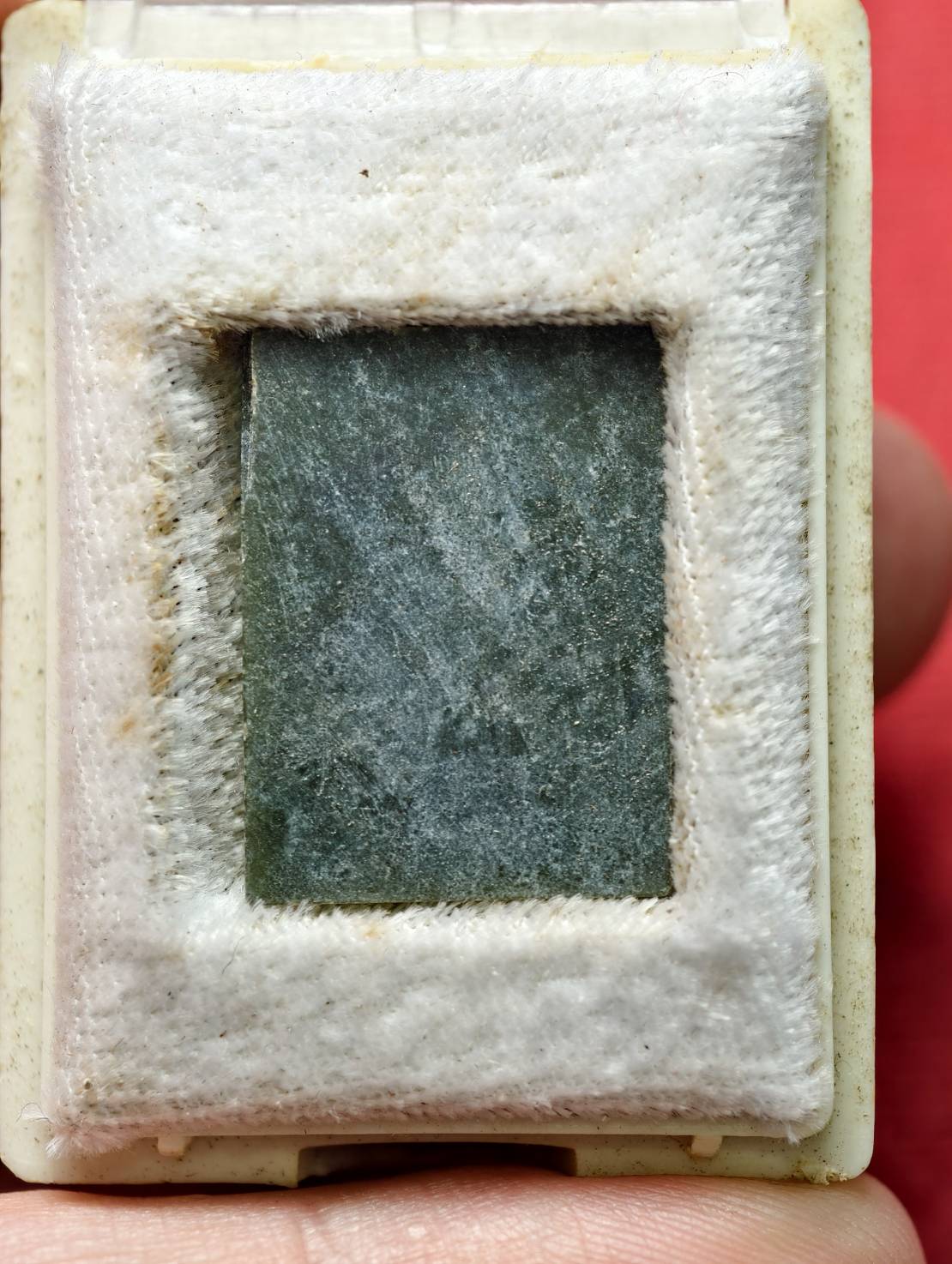 พญาหยกรุ่นบรรจงสร้าง หลวงพ่อคูณ วัดบ้านไร่ จ.นครราชสีมา ปี 2537 พร้อมกล่อง (SKU-13570)