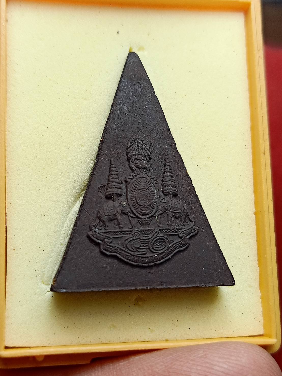 พระกำลังแผ่นดิน ฉลองสิริราชสมบัติ ครบ 50 ปี มวลสารจิตรลดา ฉลองปีกาญจนาภิเษก พ ศ. 2539 พร้อมกล่อง (SKU-12486)