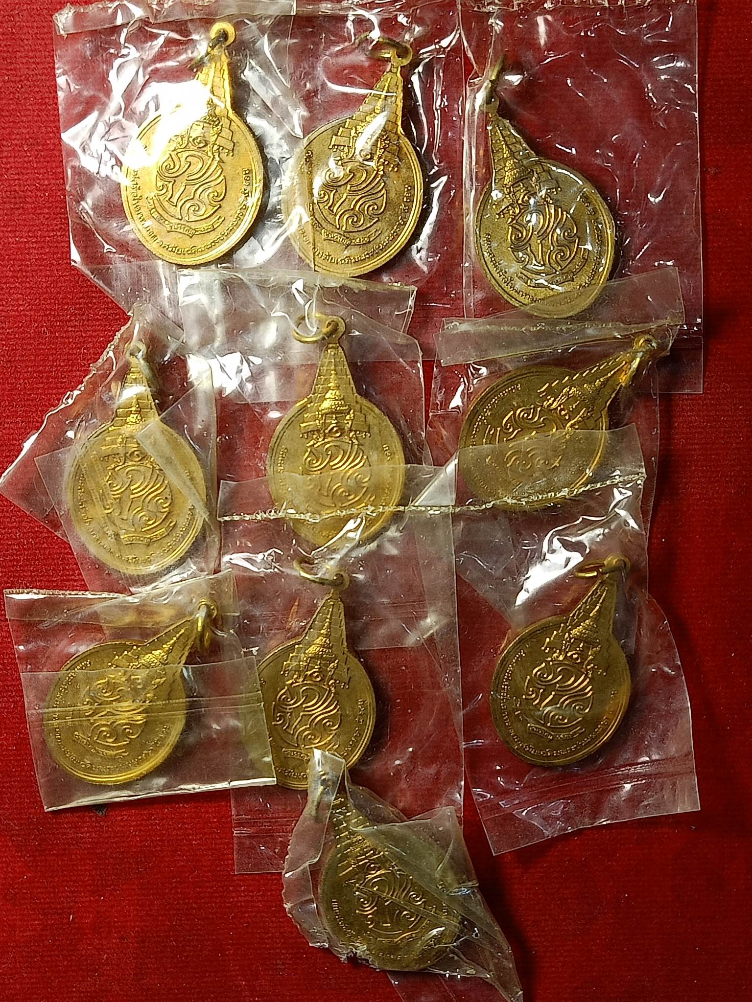 เหรียญพระชัยหลังช้าง ซองเดิม หลัง ภปร เนื้อกะไหล่ทอง ปี 2530 จำนวน 10 องค์ **ไม่รวมโปร** (SKU-02174)