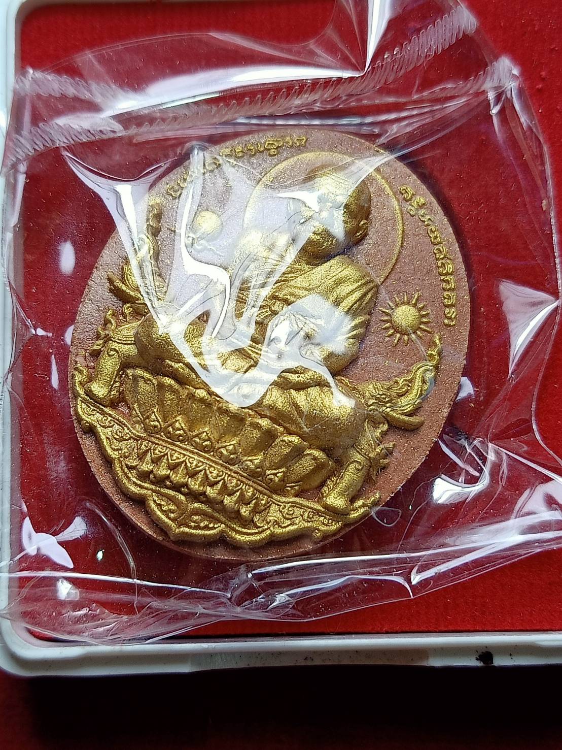 พระผงหลวงพ่อทวดนั่งพาน รุ่น 1 พิมพ์รูปไข่ วัดวชิรธรรมาราย จ.อยุธยา ปี 2551 พร้อมกล่อง (SKU-08164)