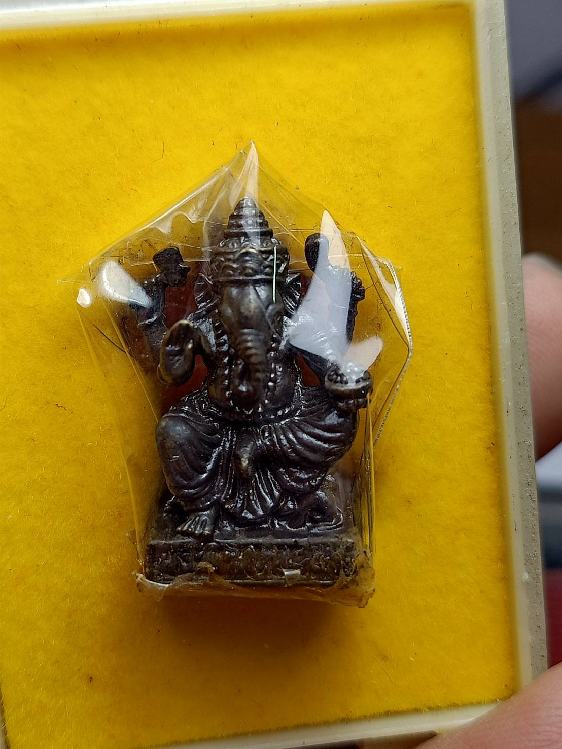 พระพิฆเนศวร สมปรารถนา รุ่นฉลองอุโบสถ หลวงพ่อเพี้ยน วัดเกริ่นกฐิน จ.ลพบุรี ปี 2549 พร้อมกล่อง (SKU-07764)