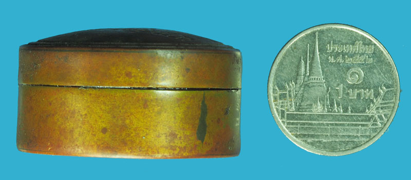 *38244 สีผึ้งอยู่ในตลับเก่า ไม่ทราบที่และปีสร้าง 12