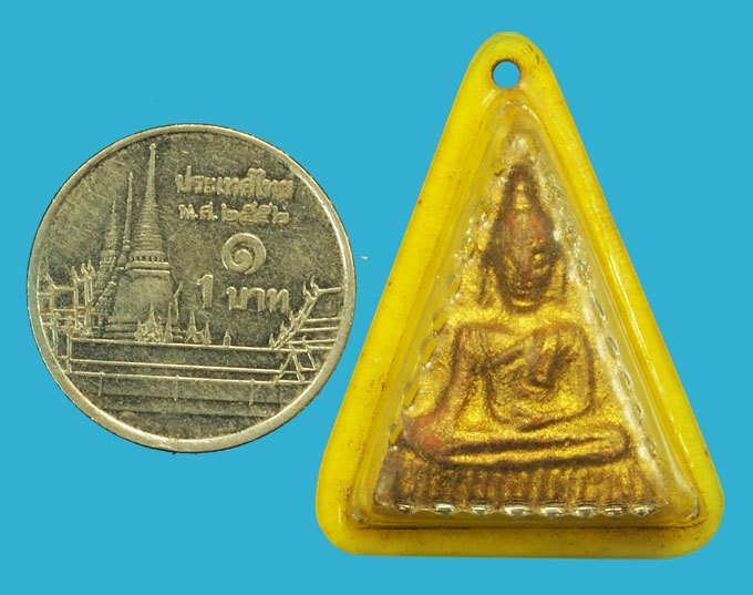 *37614 พระนางพญา ฐานขีด หลวงพ่อกวย วัดโฆษิตราราม ชัยนาท เนื้อดิน เลี่ยมพลาสติกเก่าถึงยุค 27