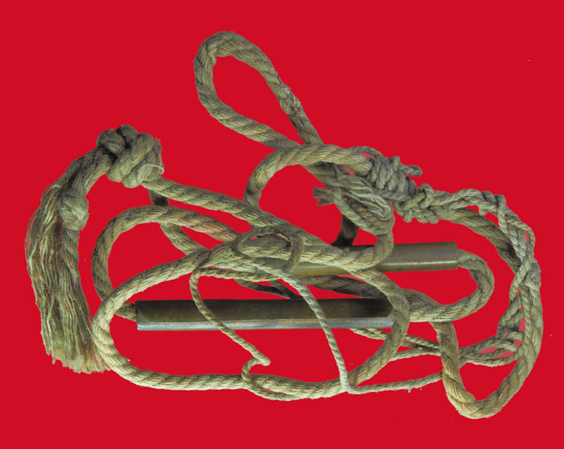 *33466 ตะกรุดทองแดง จำนวน 2 ดอก ร้อยด้วยเชือกป่านเก่า ยุค ปี พ.ศ. 24XX ไม่ทราบที่ 12