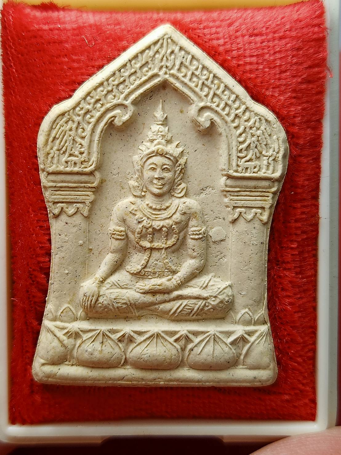 พระขุนแผนเนื้อหอม หลวงพ่ออุ้น วัดตาลกง จ.เพชรบุรี ปี 2544 พร้อมกล่อง (SKU-13035)