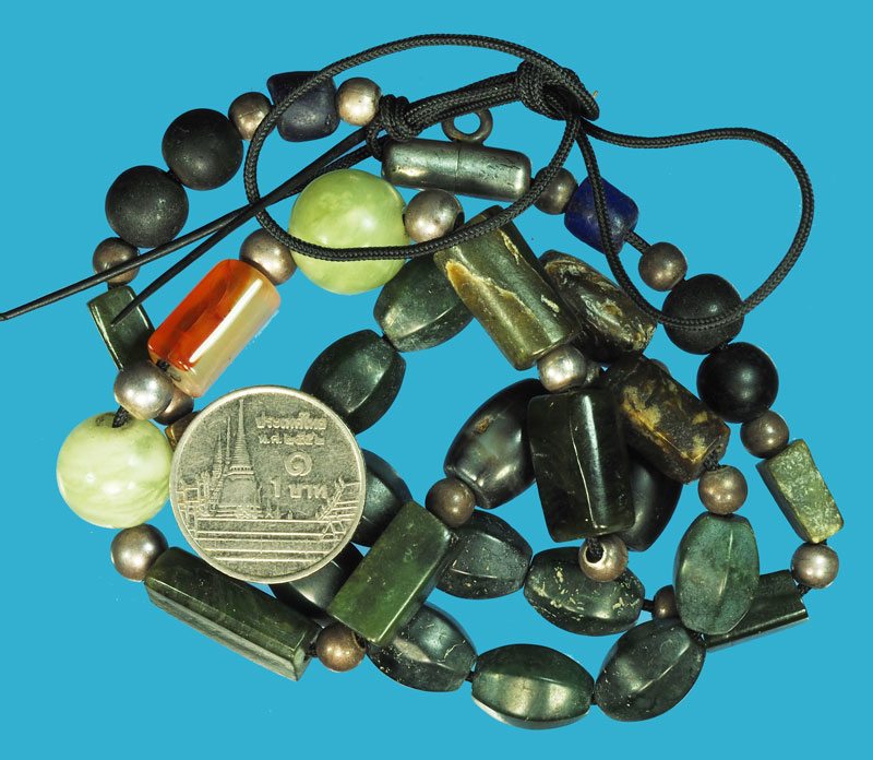 *37561ลูกปัดโบราณยุคทวารวดีอายุกว่าพันปี หยกสะเดา (เฉพาะเม็ดสีเขียวเข้มเม็ดมะเฟื่องกับสีเหลี่ยมยาว) ขึ้นแถวลพบุรี หายากเล่นหากันเป็นสากลกันทั่วโลก มีในอีเบย์ 16