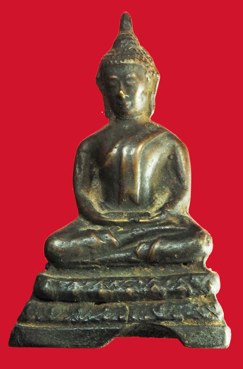 *28133 พระรัตนะ ไม่มีรักทอง ขนาดหน้าตัก 1.5 นิ้ว สูง 3.2 นิ้ว ฐานบิ่นเล็กน้อย เนื้อทองเหลืองเก่า 2