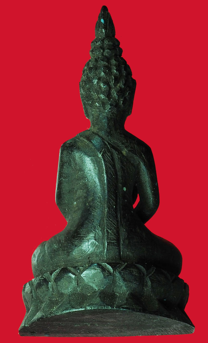 *28125 พระไม้งิ้วดำแกะ ขนาดหน้าตักกว้าง 2 เซนติเมตร สูง 5 เซนติเมตร ไม่ทราบที่และปีสร้าง 2