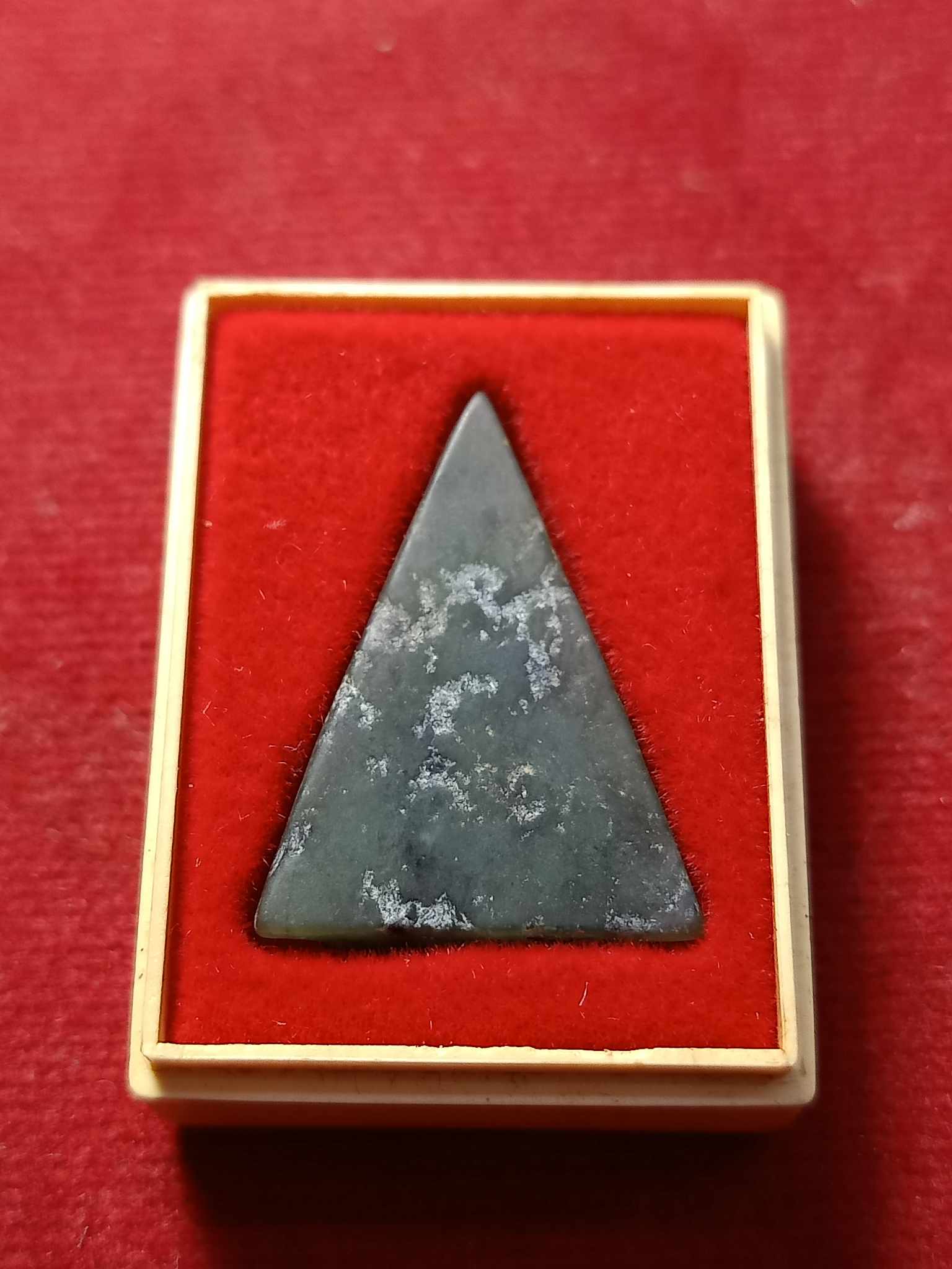 พระหยกพิมพ์พระนางพญา ปี36 หลวงพ่อวิริยังค์ วัดธรรมมงคล จ.กรุงเทพ พร้อมกล่อง (SKU-03057)