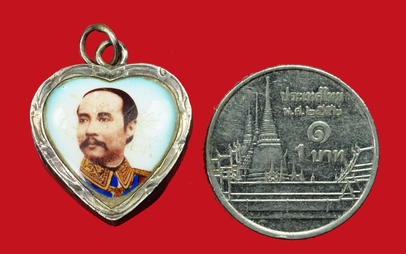 *35176 ล็อกเก็ตในหลวงรัชกาลที่ 5 เลี่ยมเงินเก่า 5