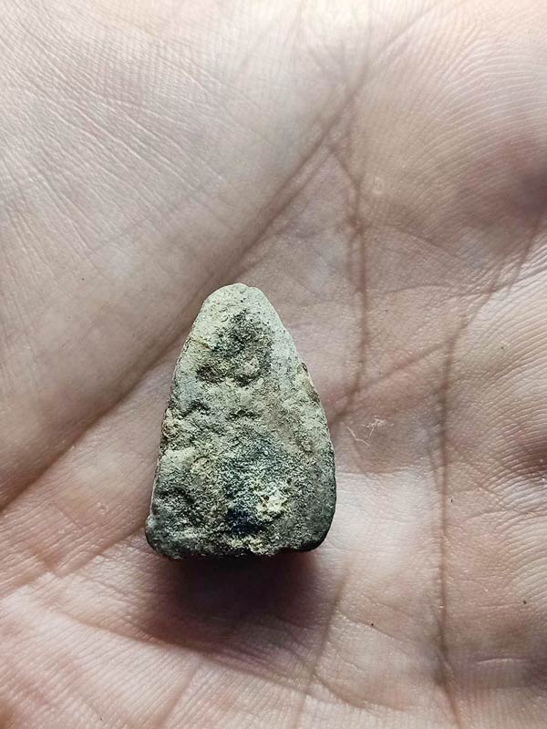 พระผงรูปเหมือนพิมพ์กลีบบัว หลวงพ่อคง วัดธรรมโฆษณ์ จ.สงขลา ออกวัดชลเฉลิมเขต ปี 2512 (SKU-03330)