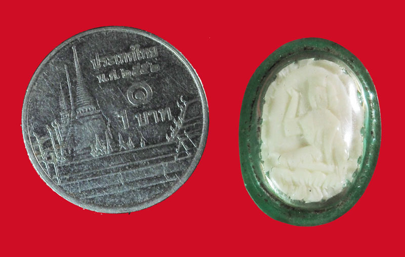 *33412 นางกวักแกะ หลุดมาจากกรอบอลูมิเนียม หรือหัวแหวน ไม่ทราบอาจารย์ 12