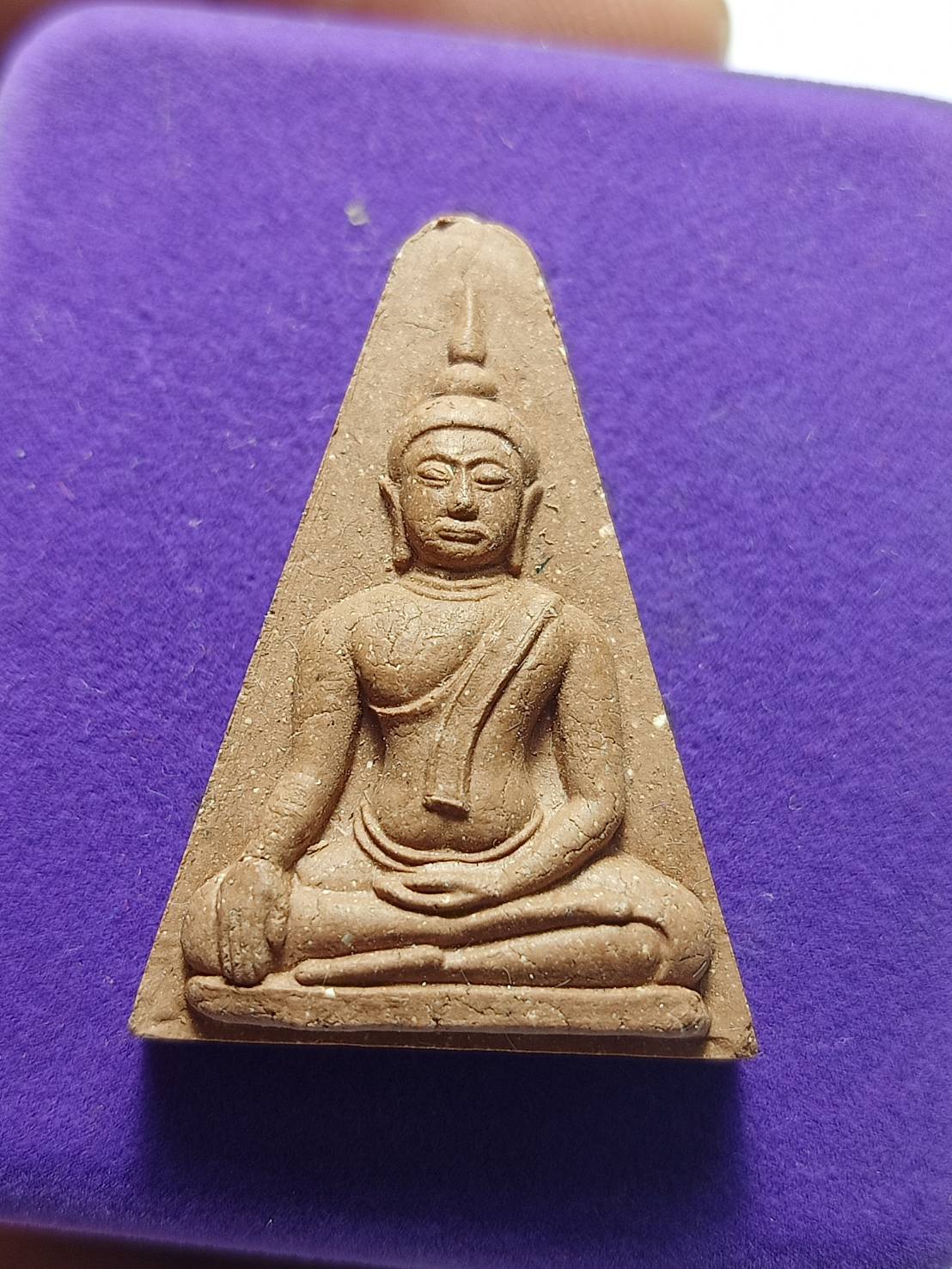 พระนางพญาเสน่ห์จันทน์ หลัง สธ. พระชนมายุ 50 พรรษา พร้อมกล่อง (SKU-10863)