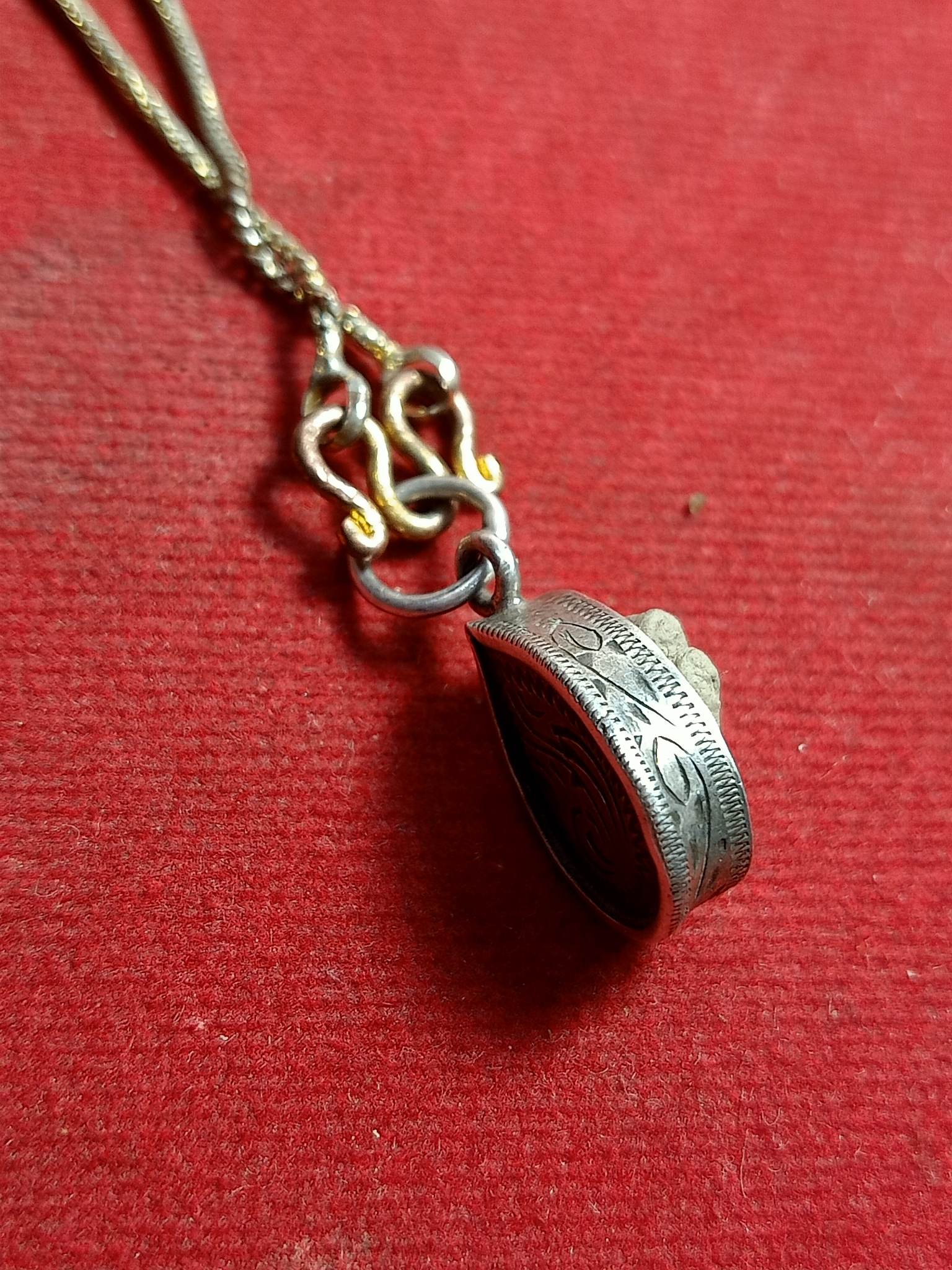 ล็อกเก็ต ร.9 กรอบเงิน (SKU-00944)