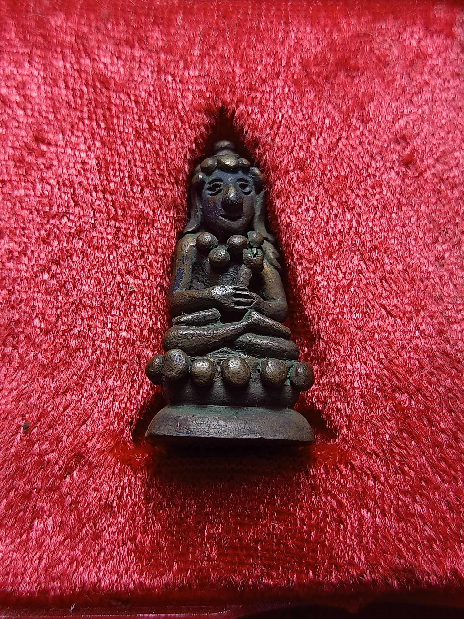 พระกริ่งตั๊กแตนหลวงพ่อเที่ยง รุ่น 1 วัดพระพุทธบาทเขากระโดง จ.บุรีรัมย์ พร้อมกล่อง (SKU-04413)