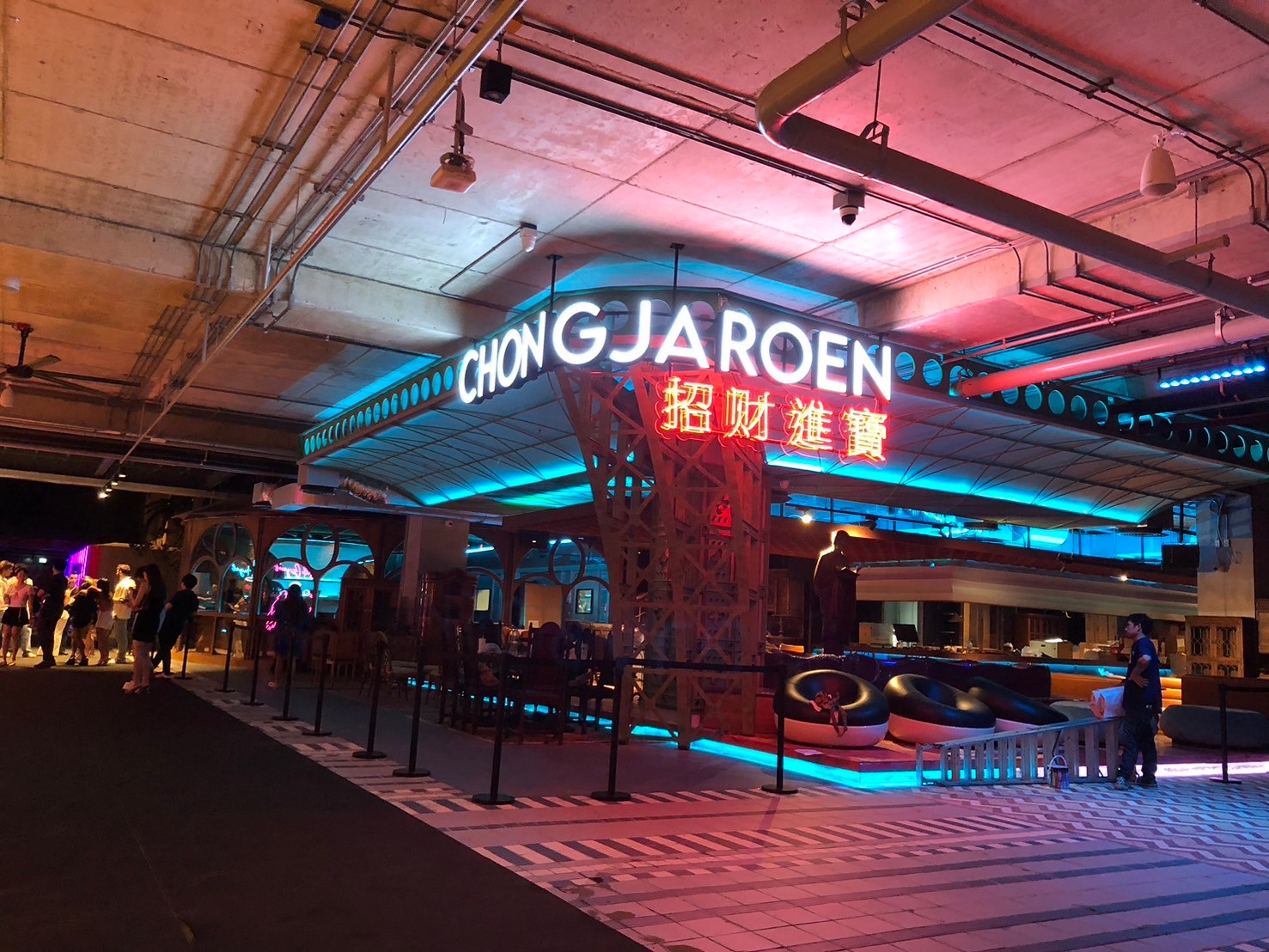 ป้ายไฟออกหน้า CHONG JA ROEN