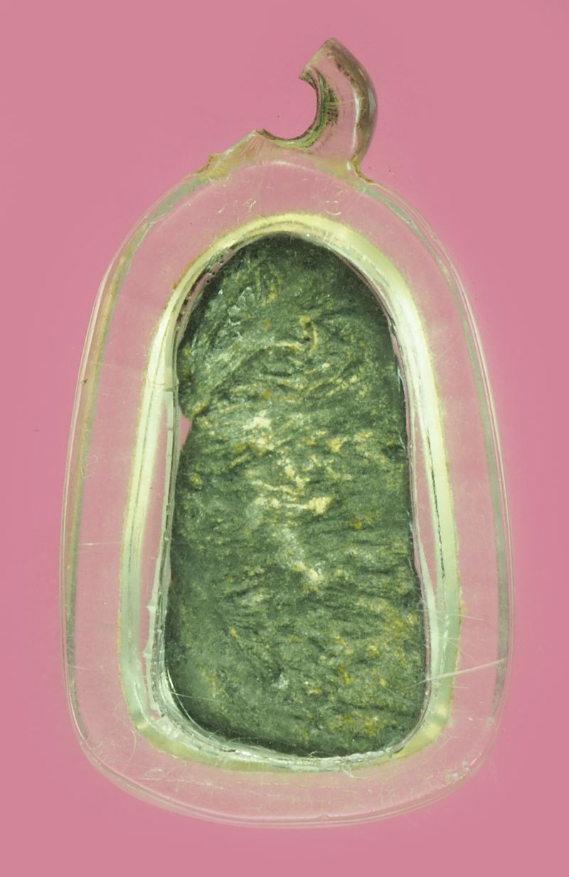 *40149 พระพิมพ์พระรอด กรุวัดสุวรรณ อ่างทอง เนื้อชินตะกั่วสนิมแดง เลี่ยมพลาสติกเก่า 13