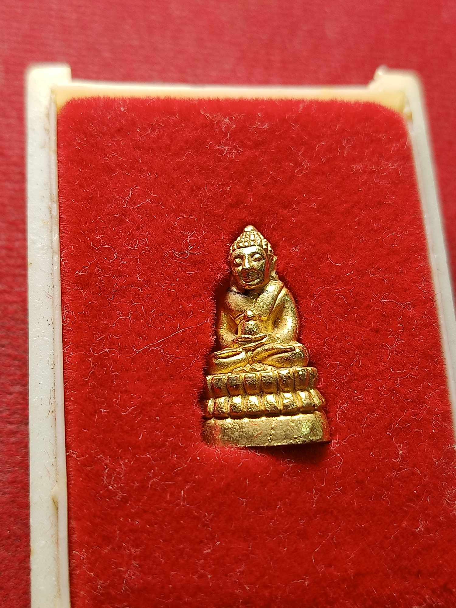 พระชัยวัฒน์หลวงปู่มา ญาณวโร วัดสันติวิเวก จ.ร้อยเอ็ด พร้อมกล่อง (SKU-04297)