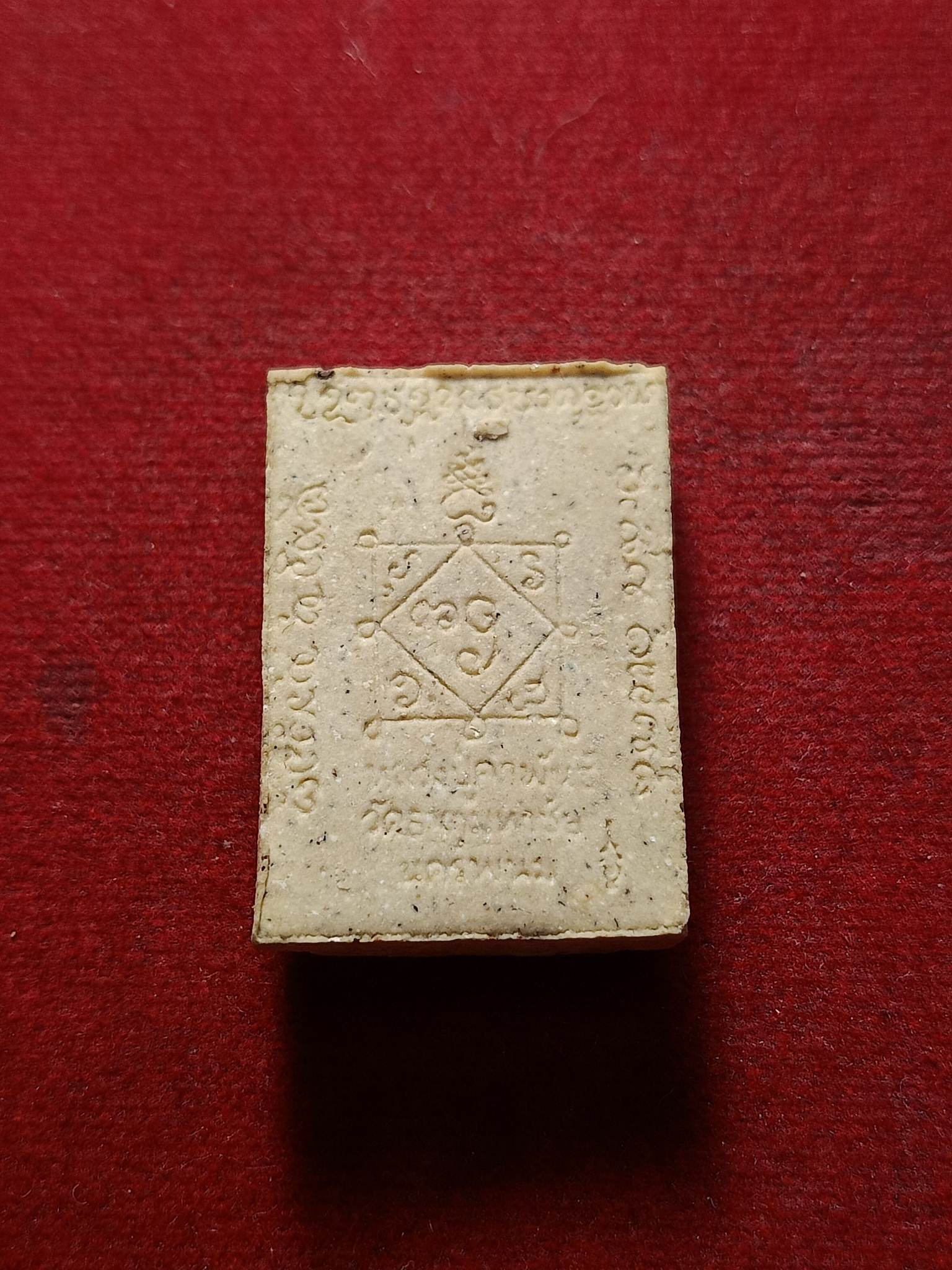 พระผงหลวงปู่คำพันธ์ วัดธาตุพนม จ.นครพนม รุ่นบุญญาบารมี ปี 2536 พร้อมกล่อง (SKU-02578)