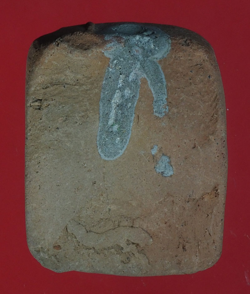 *28102 พระเนื้อดินหลวงพ่อปาน ทรงปลา ไม่ทราบปีสร้าง เนื้อดิน 9.1