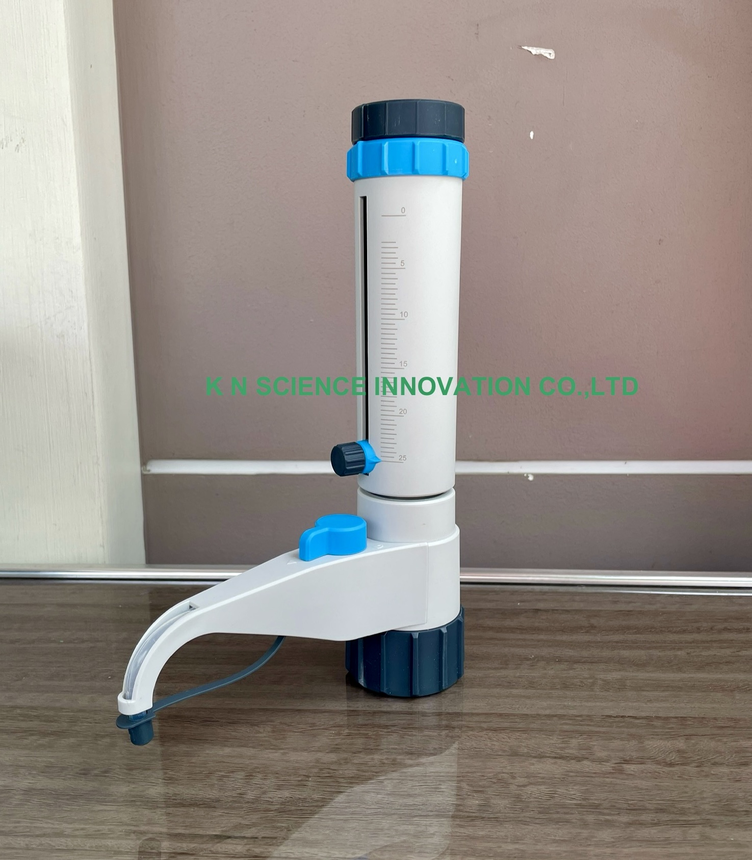 เครื่องดูดจ่ายของเหลว Dispenser Adjustable Volume ยี่ห้อ Mikromeister ผลิตภัณฑ์ประเทศเยอรมัน 4201-5