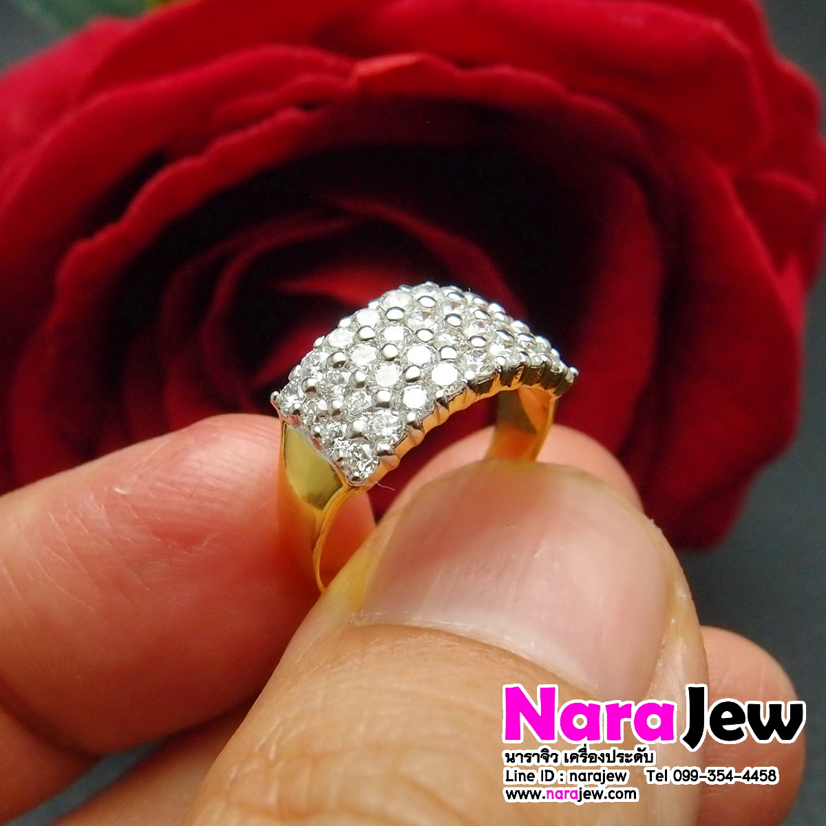 แหวนเพชรแถว 4 แถว นน.เพชรแท้รวม 1.08 กะรัต หน้ากว้างใส่สวย เพชรเล่นไฟวิ้ง