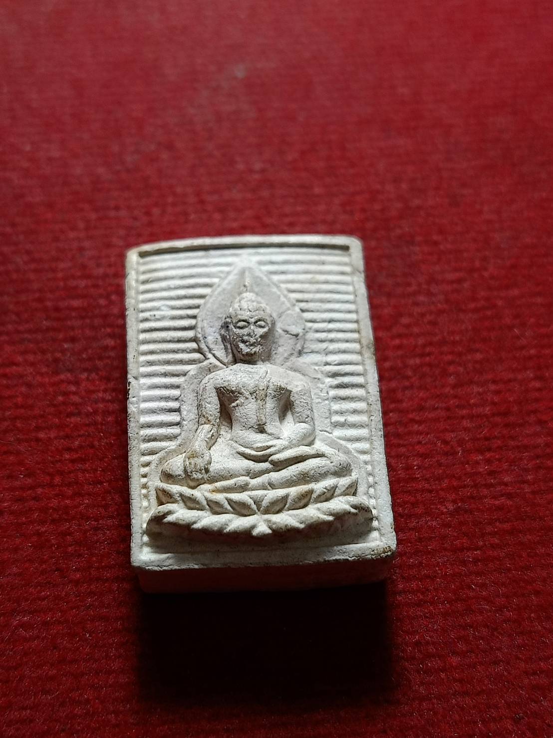 พระผงของขวัญ หลวงพ่อสังข์ วัดบ้านใหม่ จ.นครราชสีมา ปี 2527 (SKU-11120)