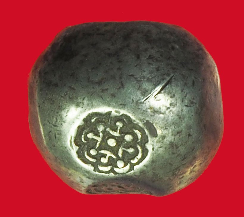 *38998 เงินพดด้วงสมัยอยุธยา ตราบัวยันต์ หนัก 1 บาท น้ำหนักประมาณ 14.75 กรัม 10.1