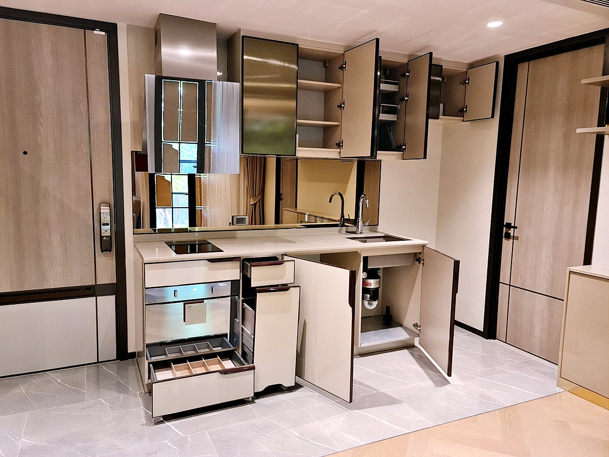 คอนโด The Reserve Sukhumvit 61 (เดอะ รีเซิร์ฟ สุขุมวิท 61) LUXURY CLASS ห้องใหญ่ ขายต่ำกว่าราคาซื้อขาย พร้อมเฟอร์ และบิ้วอิน