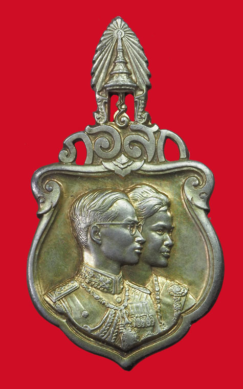 ขายแล้ว*33193 เหรียญในหลวงรัชกาลที่ 9 เสด็จเยือนอเมริกาและยุโรป ปี 2503 เนื้อเงิน 5