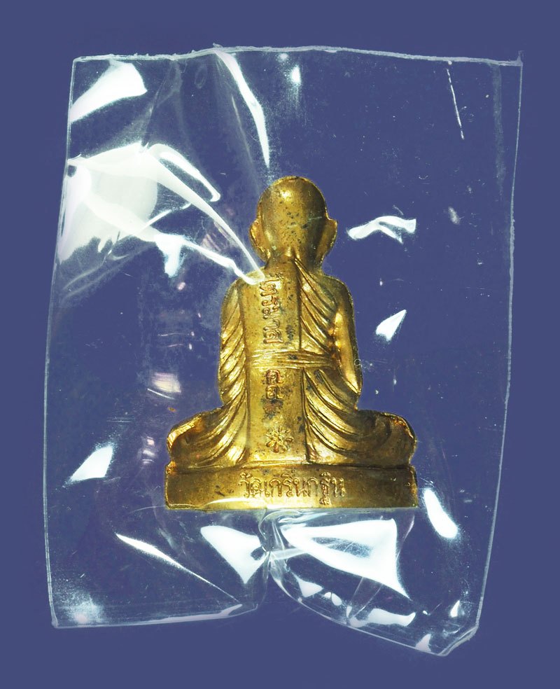 *39222 รูปเหมือนปั้ม รุ่นไตรมาส 58 หลวงพ่อเพี้ยน วัดเกริ่นกฐิน ลพบุรี หมายเลขประจำองค์พระ 12019 พร้อมกล่องเดิม 69