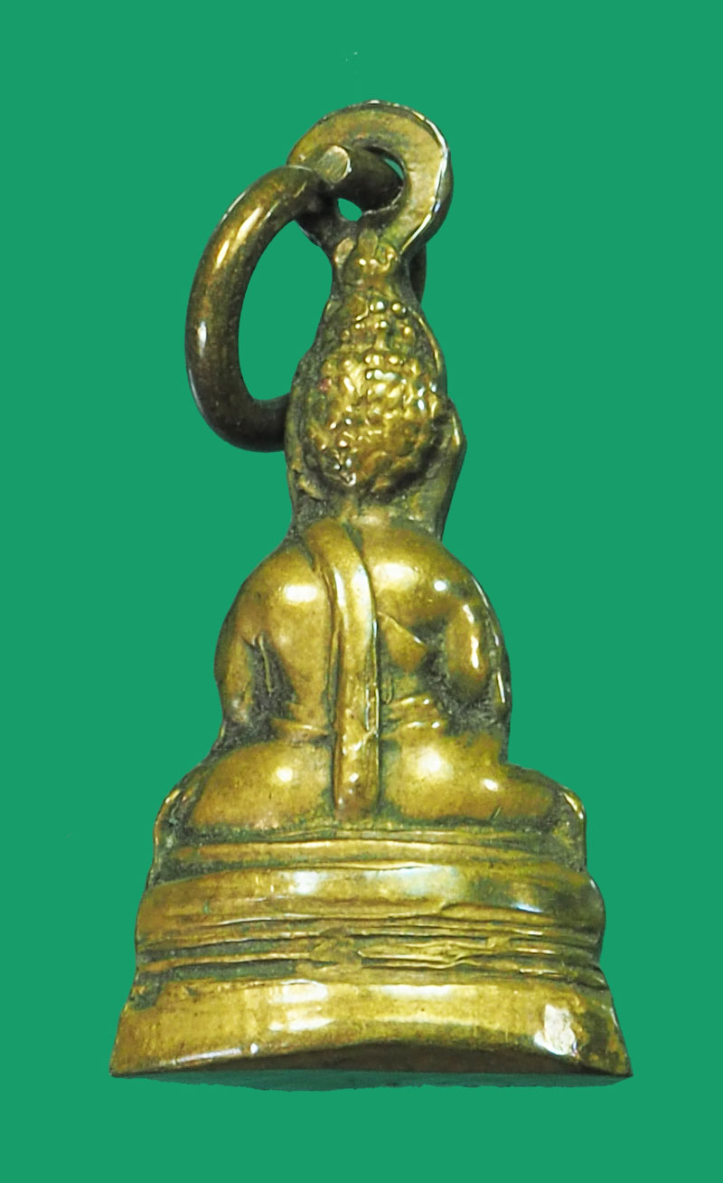 *33388 พระกริ่งปางสมาธิ มีห่วงในตัว เนื้อทองเหลือง พอมีอายุ ไม่ทราบที่และปีสร้าง 7