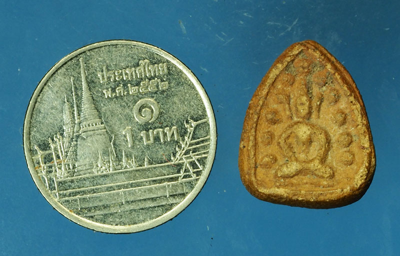 *30238 พระกลีบบัวเพิมพ์ปรกโพธิ์ เนื้อดิน เก่าไม่ทราบที่ 9.1