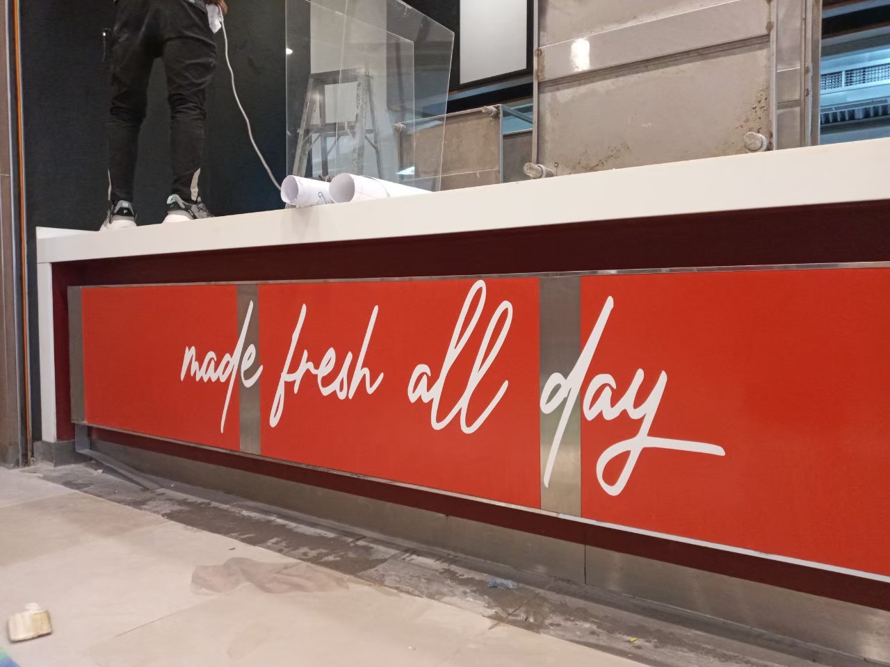 งานตกแต่งป้ายและสติ๊กเกอร์ร้านไก่ KFC