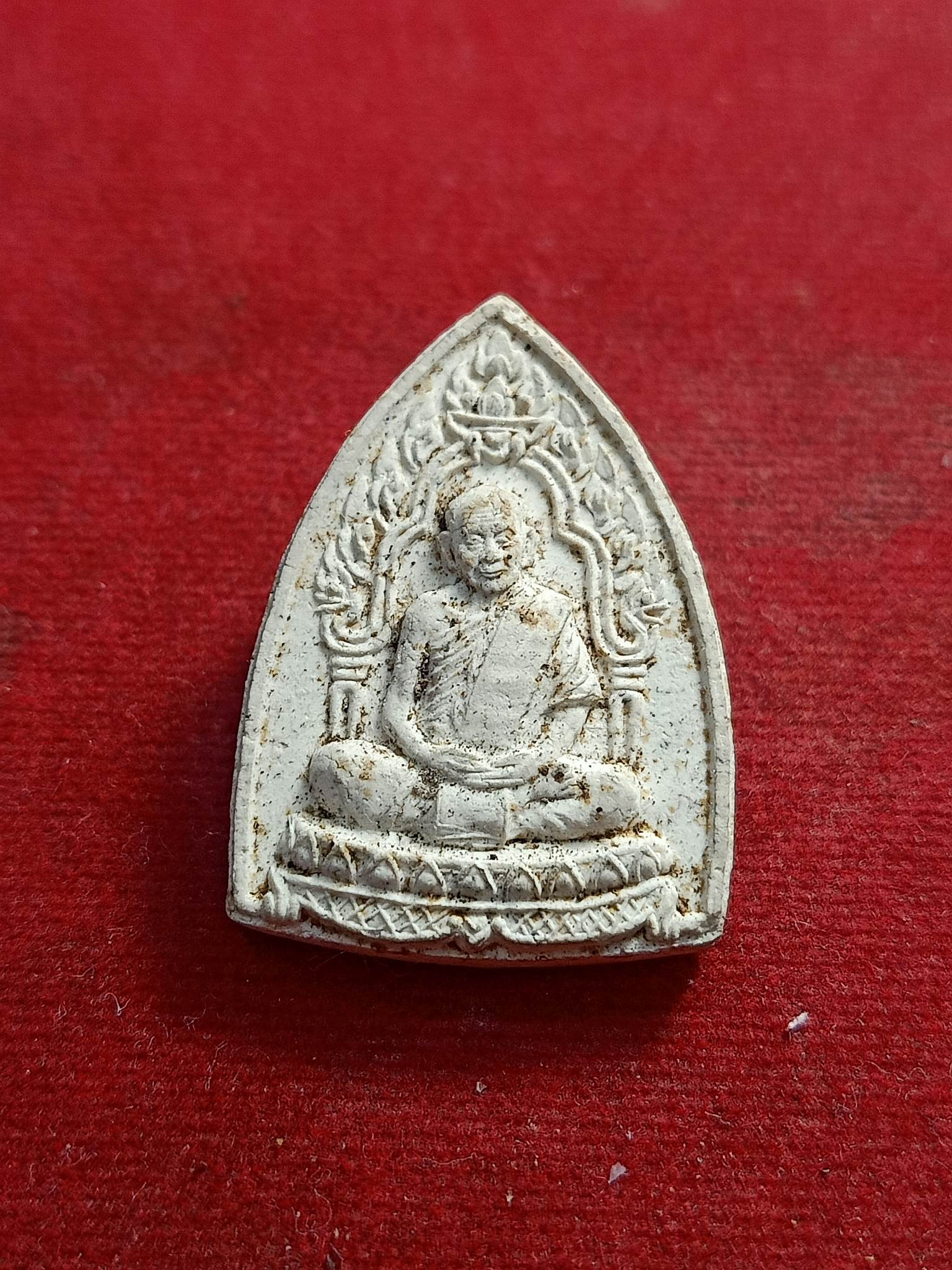 พระผงหลวงปู่ทิม วัดละหารไร่ ที่ระลึกวางศิลาฤกษ์ศาลาวิจิตรธรรมาภิรัตน์ ปี 2537 พร้อมกล่อง (SKU-00732)