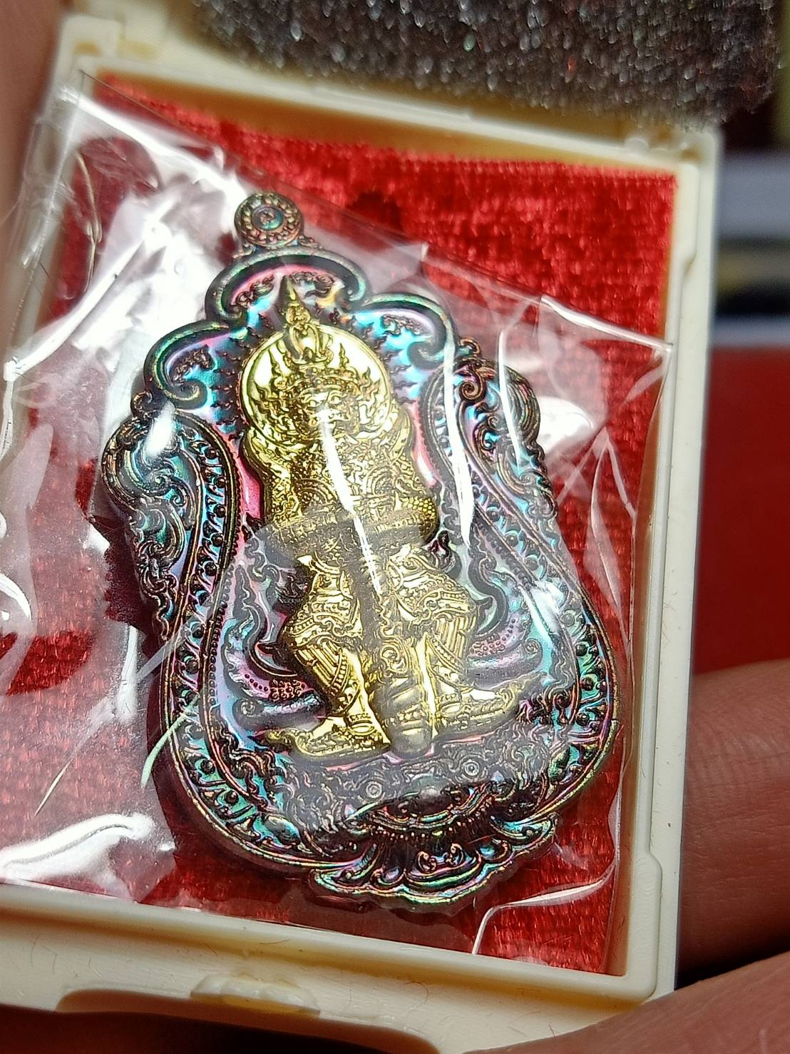 เหรียญท้าวเวสสุวรรณ หลวงพ่อสุชาติ วัดศิลาดอกไม้ จ.เพชรบูรณ์ รุ่นเทพประทานพร พร้อมกล่อง (SKU-09393)