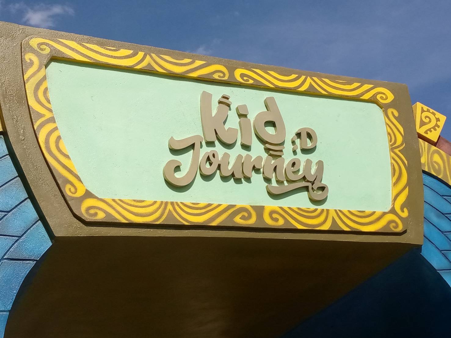 งานผลิตติดตั้ง ป้ายอักษรสแตนเลสหน้าทองแฮร์ไลน์ยกขอบ ป้ายบุรีรัมย์