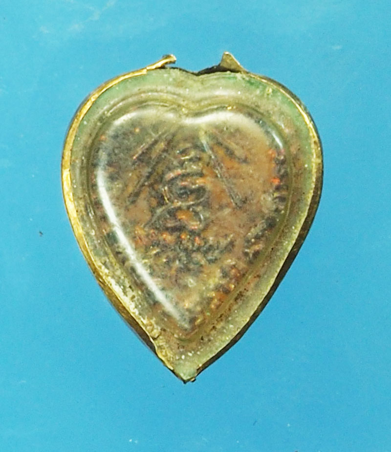 29298 เหรียญรูปหัวใจ หลวงปู่แหวน สุจิณโณ วัดดอยแม่ปั่ง เลี่ยมแปะุกรอบนาค เก่า 31