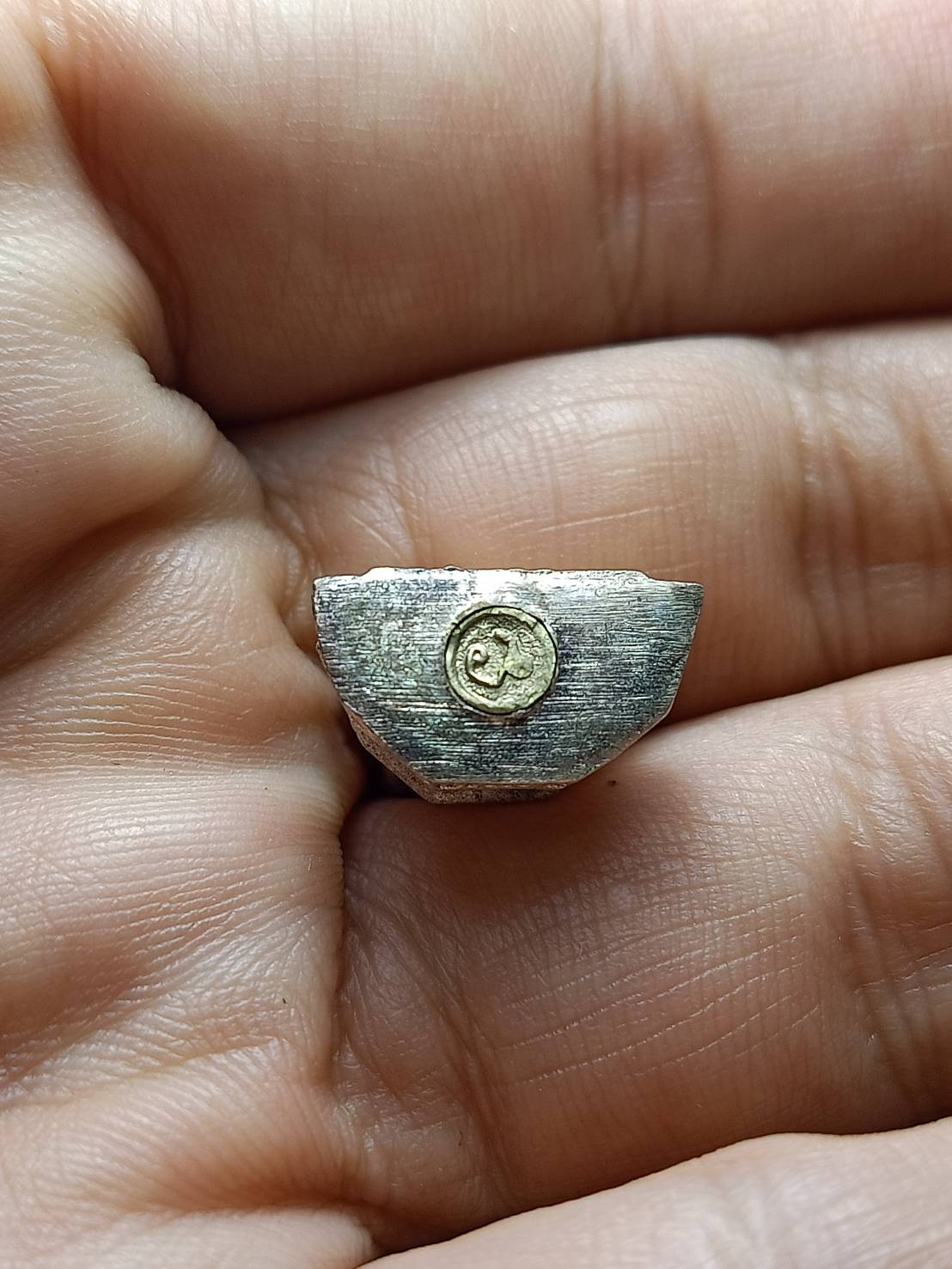 หลวงพ่อพระใส เนื้อพ่นทราย พิธีมหาพุทธาภิเษก วัดโพธิ์ชัย จ.หนองคาย ปี2544 พร้อมกล่อง (SKU-08232)