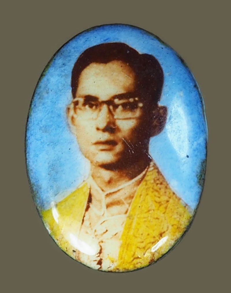 *40433 ล็อกเก็ตในหลวงรัชกาลที่ 9 ฉากฟ้า ไม่ทราบที่และปีสร้าง 4