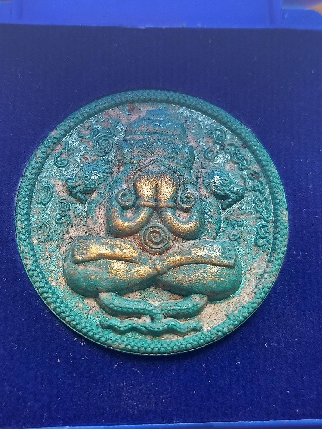 พระผงปิดตาพังพะกาฬ หลวงปู่มหาศิลา สวนสงฆ์แกเป๊ะ จ.กาฬสินธุ์ พร้อมกล่อง (SKU-12882)