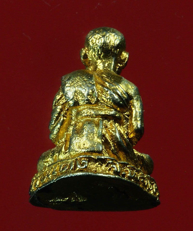 *28515 เหรียญรูปหล่อหลวงพ่อจิตร วัดวังแดง พิจิตร กระหลั่ยทอง 53