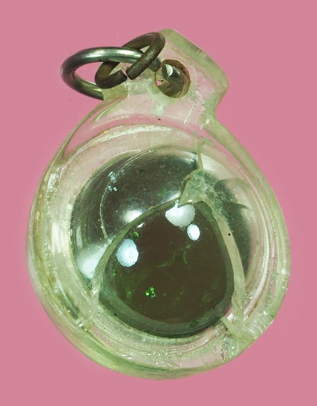 ขายแล้ว*39202 ลูกแก้วสารพัดนึก หลวงพ่อฤาษีลิงดำ วัดท่าซุง อุทัยธานี เลี่ยมพลาสติกเก่าหลายสิบปี 12