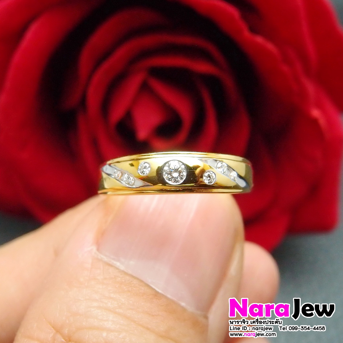 แหวนเพชร ทรงปลอกมีด ประดับเพชรแท้รวม 0.12 ct เพชรน้ำขาวใส 97 vs