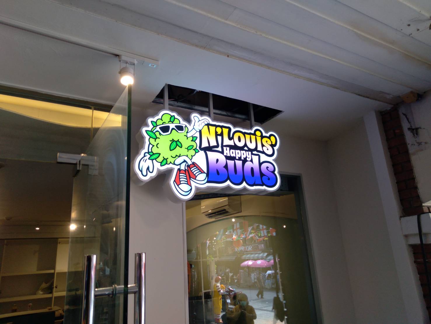 กล่องไฟติดหน้าร้าน