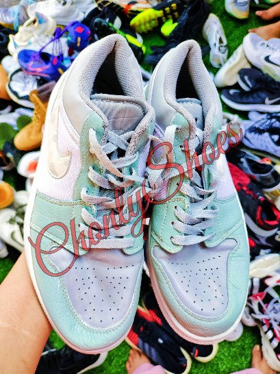second hand sneakers