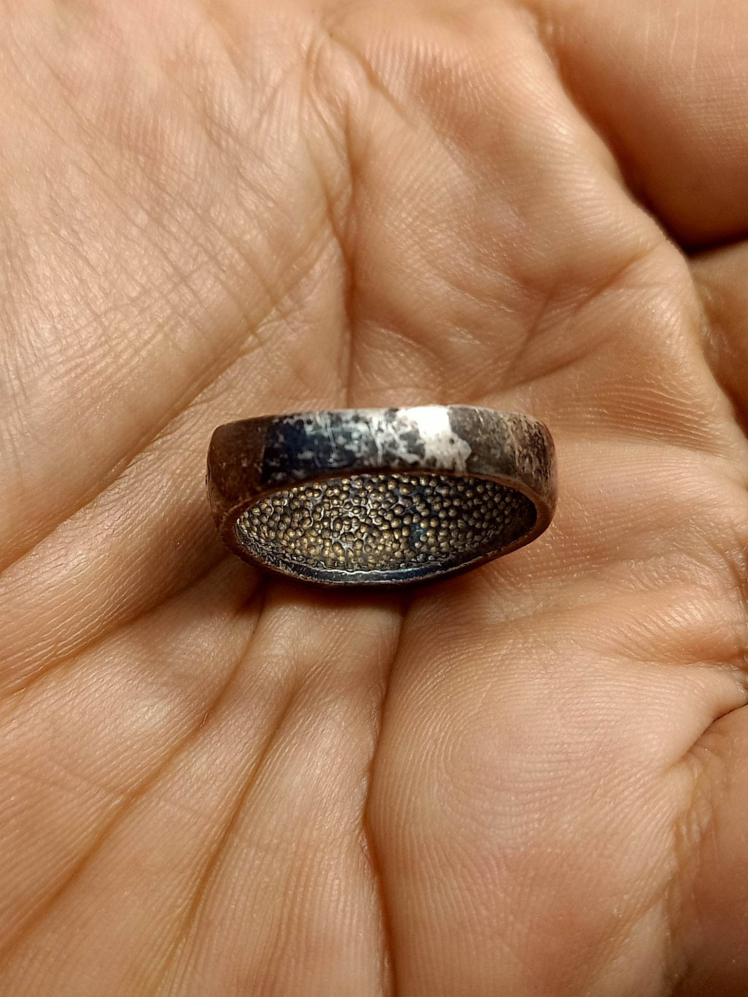 แหวนหลวงพ่อคูณ เนื้อเงิน ปี37 วัดบ้านไร่ โครา่ช (SKU-00592)