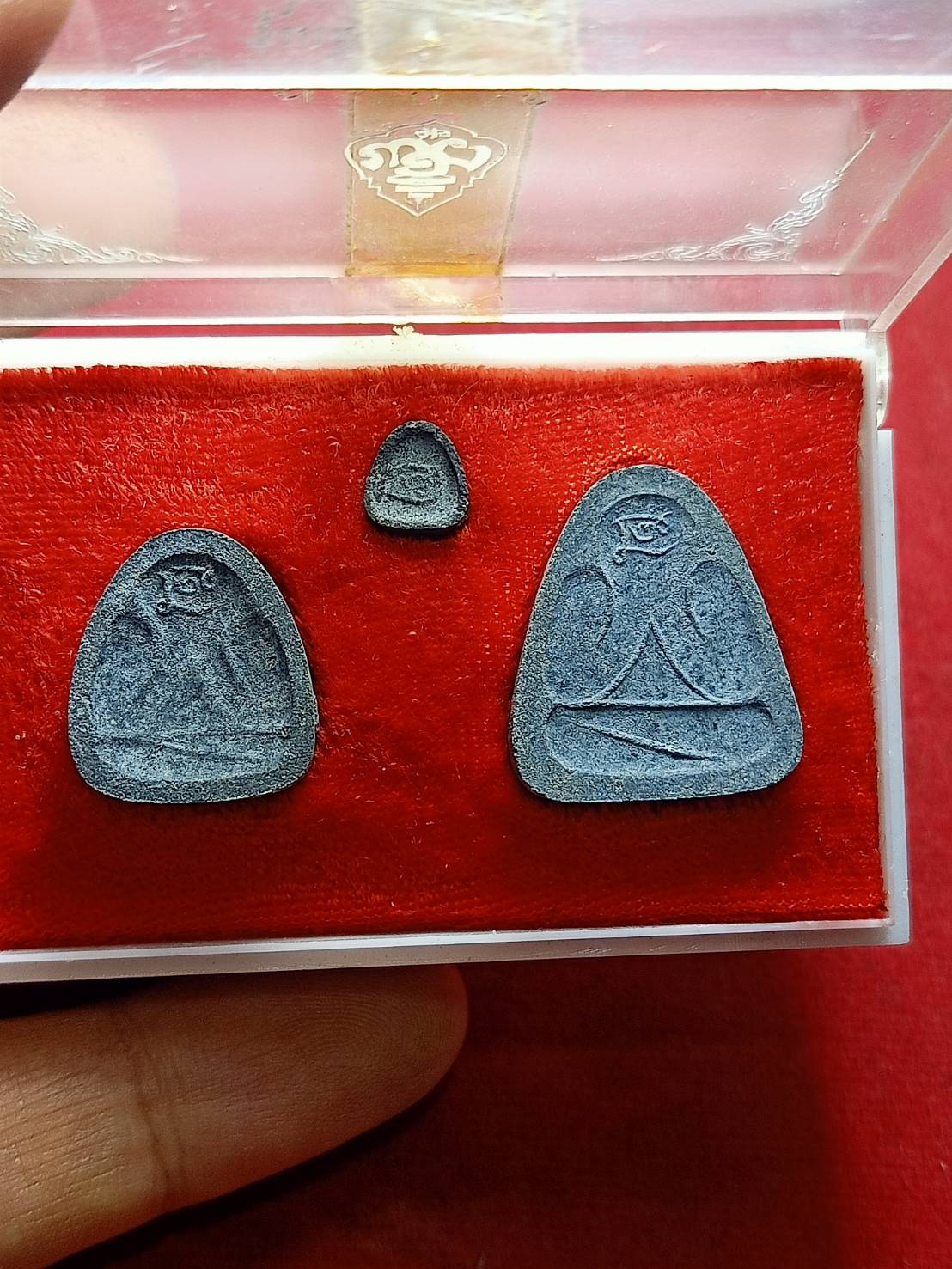 พระชุดปิดตา ผงใบลาน รุ่นเพ็ญพุธ อธิบดี วัดสุทัศนเทพวราราม กรุงเทพฯ ปี 2531 พร้อมกล่อง (SKU-06129)