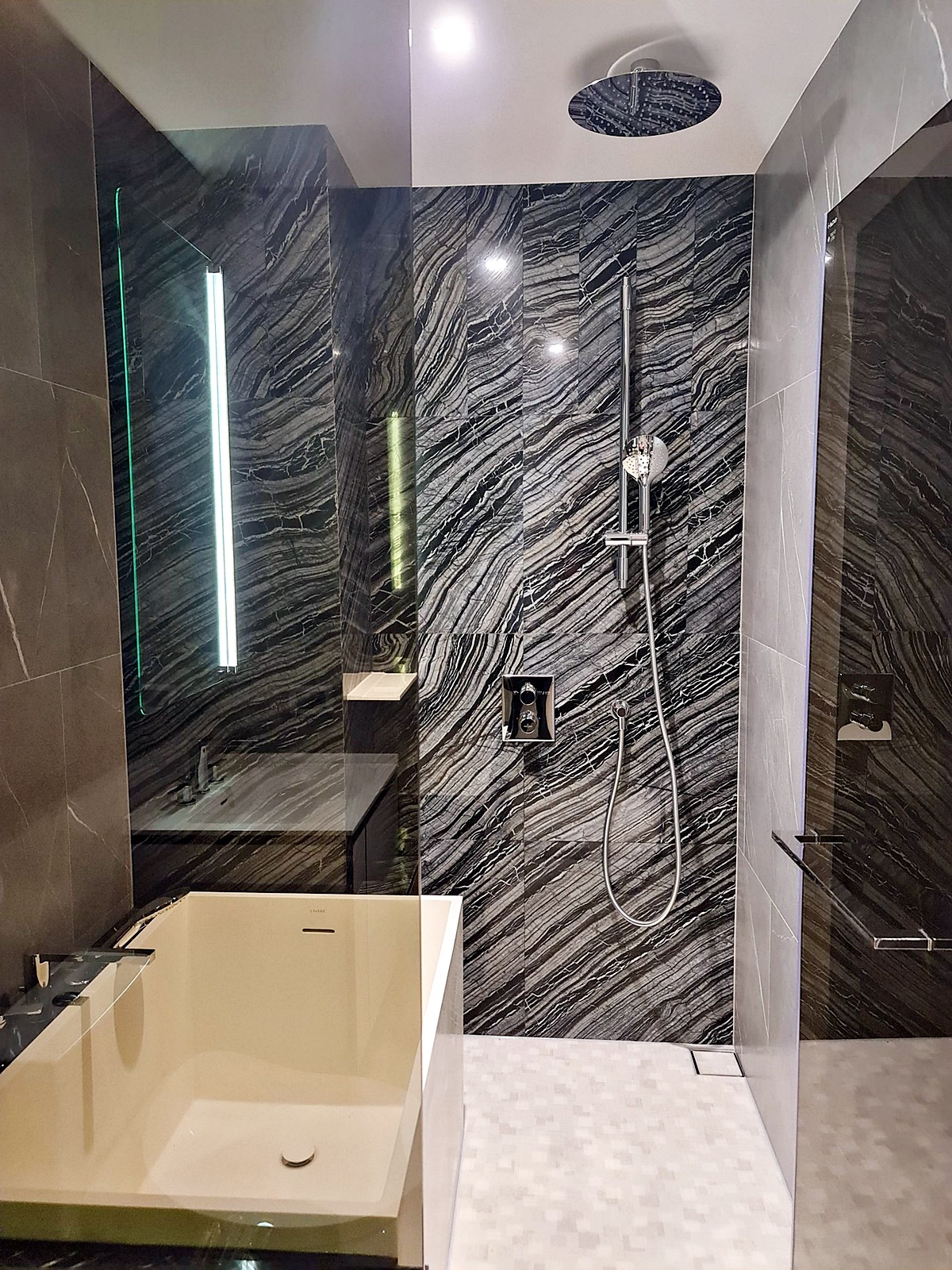 คอนโด The Reserve Sukhumvit 61 (เดอะ รีเซิร์ฟ สุขุมวิท 61) LUXURY CLASS ห้องใหญ่ ขายต่ำกว่าราคาซื้อขาย พร้อมเฟอร์ และบิ้วอิน