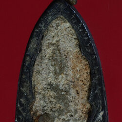 *28486 พระเนื้อดินเลี่ยมเงินเก่า สภาพใช้ ไม่ทราบที่ 13